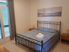 2 Schlafzimmer, Bügeleisen/Bügelbrett, Bettwäsche