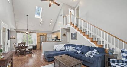 Cozy, Spacious A-Frame Cabin with Hot Tub