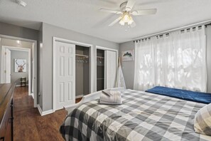 4 bedrooms, iron/ironing board, WiFi, bed sheets