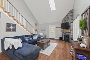 Smart TV, fireplace