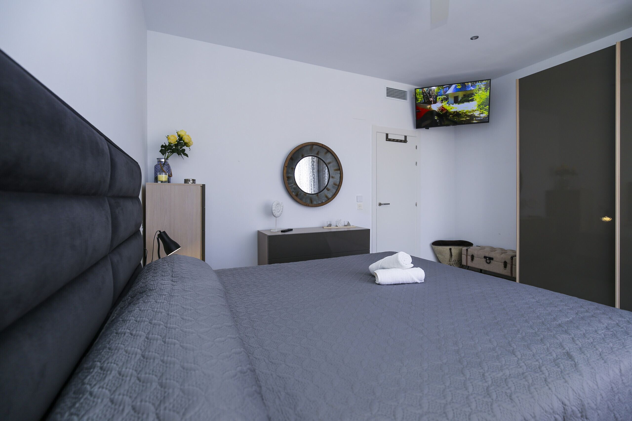 3 slaapkamers, een strijkplank/strijkijzer, gratis wifi, beddengoed