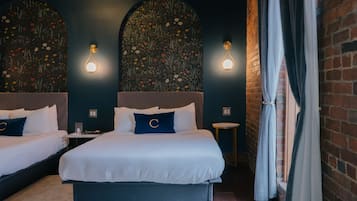 Luxe tweepersoonskamer | Luxe beddengoed, donzen dekbedden, individueel gedecoreerd