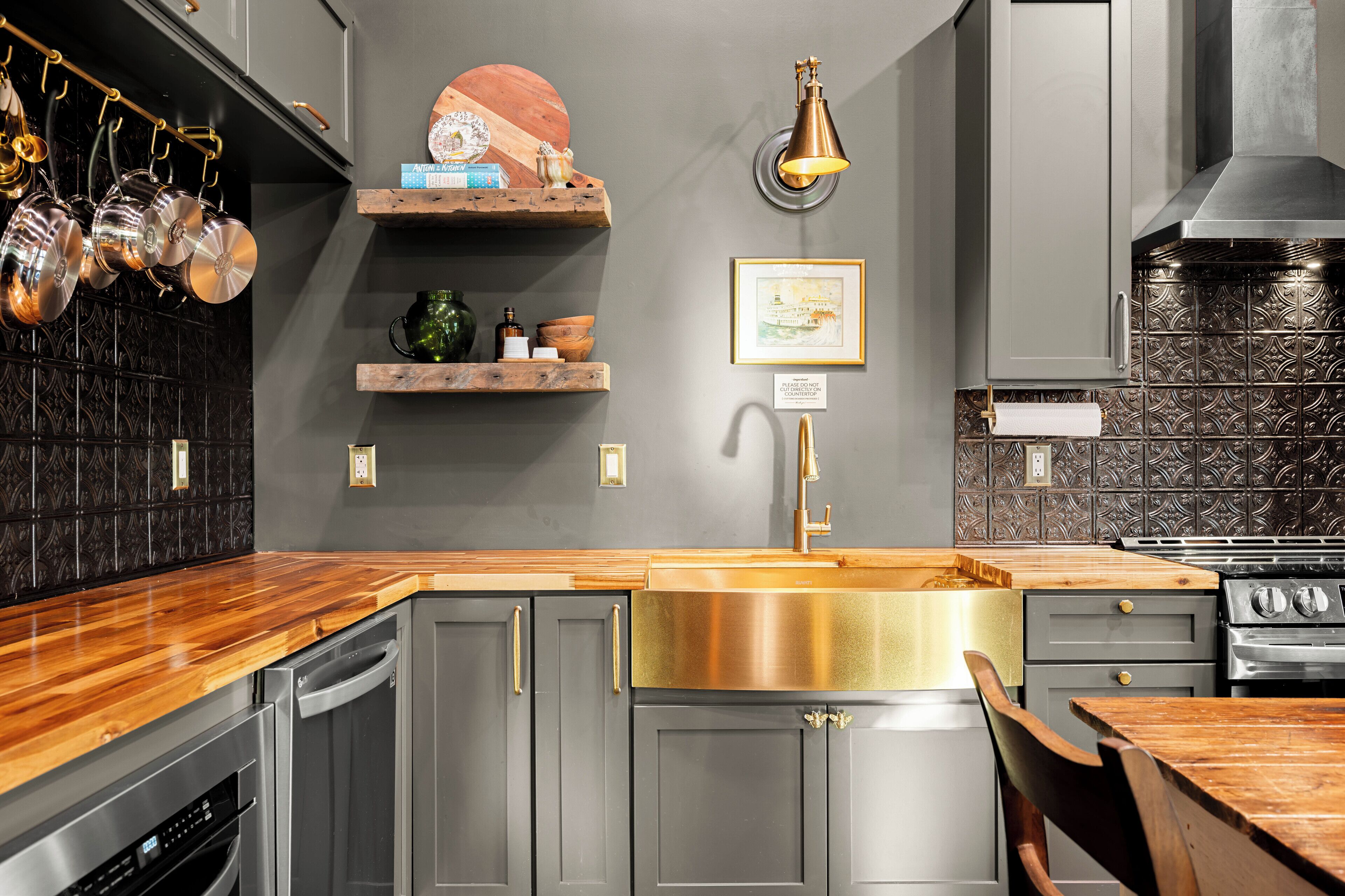 Quarto luxo | Cozinha privada | Micro-ondas, cafeteira/chaleira