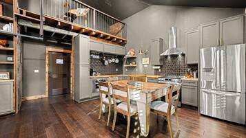 Deluxe Room | Private kitchen