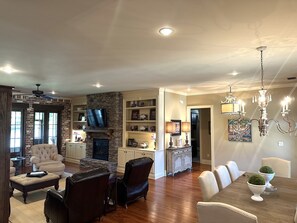 Interior - New Custom Oxford Home 2 miles from the square (Oxford)