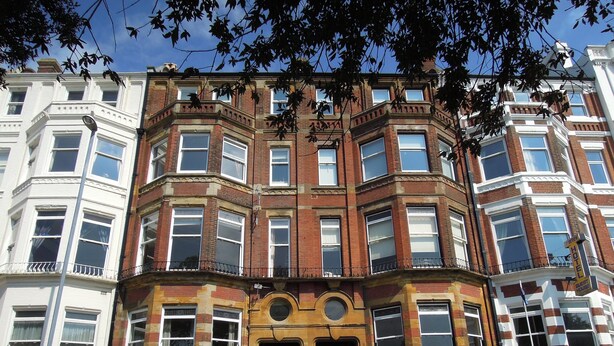 A corner building with a bay window, a central entrance, and a sign indicating a hotel. - Special seafront apartment with stunning view in characterful Victorian building (Portsmouth)