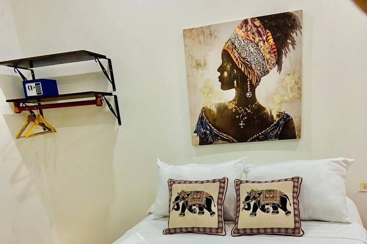 Egyptian cotton sheets, premium bedding, in-room safe