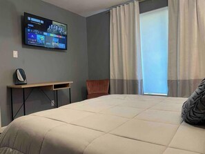 3 habitaciones, tabla de planchar con plancha, wifi y ropa de cama