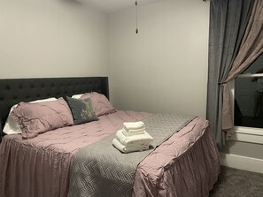 3 bedrooms, desk, iron/ironing board, WiFi