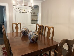 Dining - Walk to everything! Five Flags-Hotel Julian-Millwork Sleeps 8! (Dubuque)