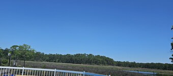 HotTub/Fish/RIVER FRONT/DOGS/SUMMER POOL.RIGHT BY GULF AND BEACHES. BRING BOAT!

