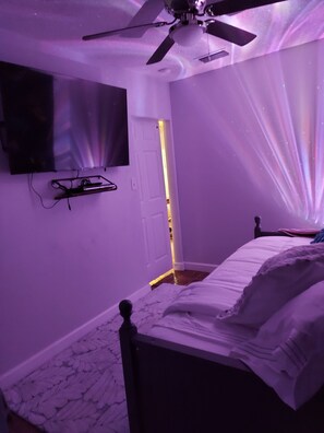 4 bedrooms, desk, iron/ironing board, travel crib - HotTub/Fish/RIVER FRONT/DOGS/SUMMER POOL.RIGHT BY GULF AND BEACHES. BRING BOAT!
 (Gautier)