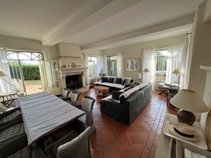 Smart TV, fireplace, table tennis, books