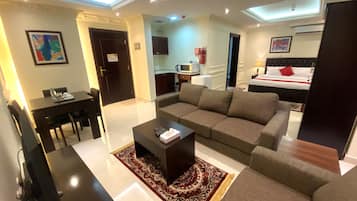 Deluxe Room | Premium bedding, minibar, in-room safe, desk