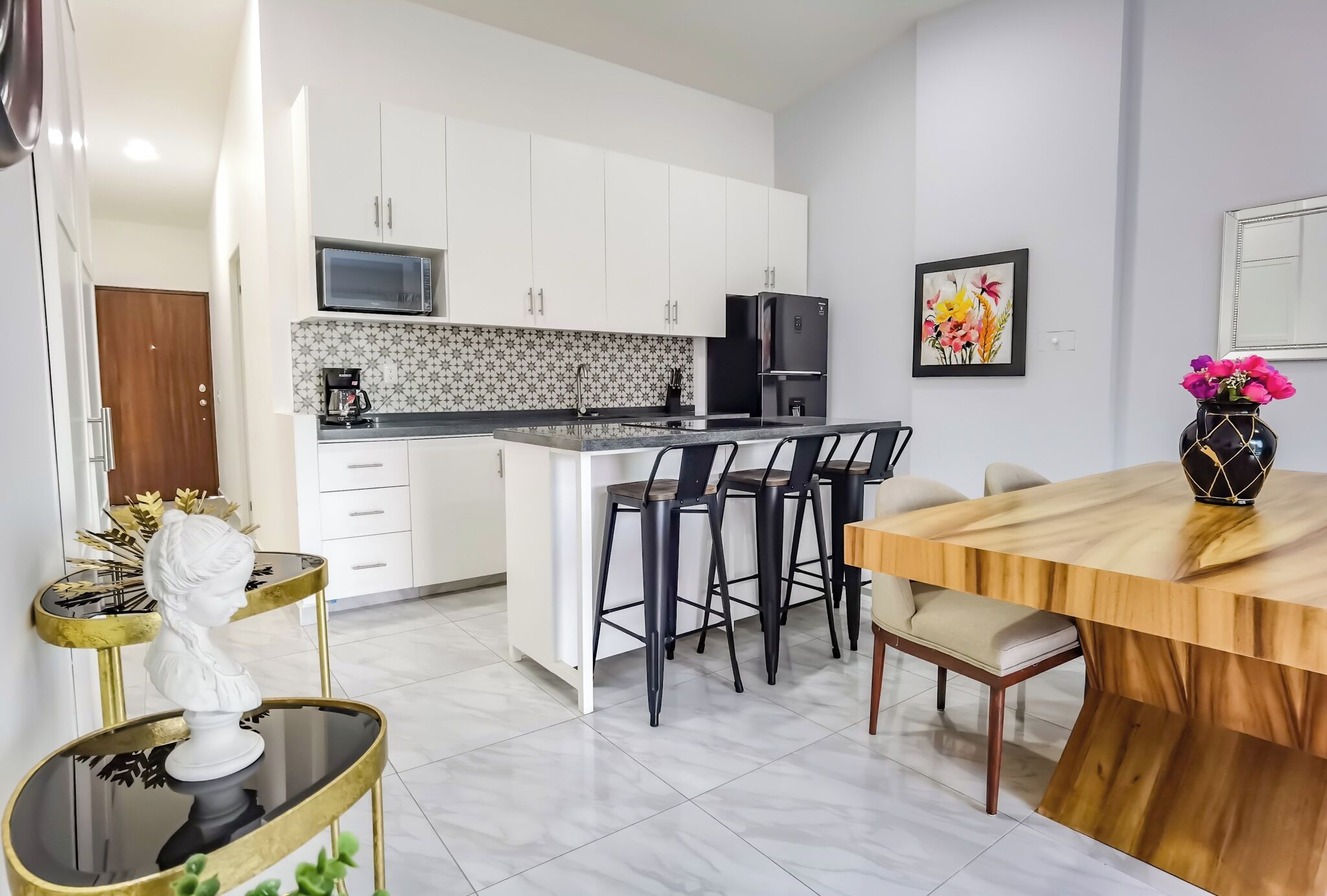 60% discount, new 2BDR, 2 rooftop pools w panoramic views, 5 min from downtown