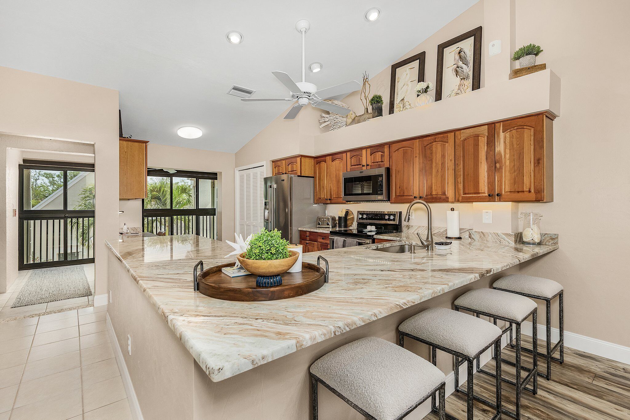 冰箱、微波炉、烤箱、炉灶