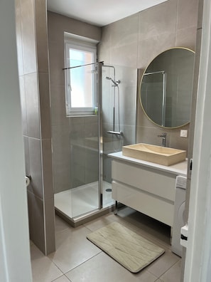 Shower, free toiletries, hair dryer, towels