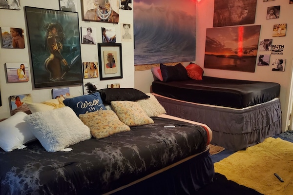 1 bedroom, desk, iron/ironing board, WiFi