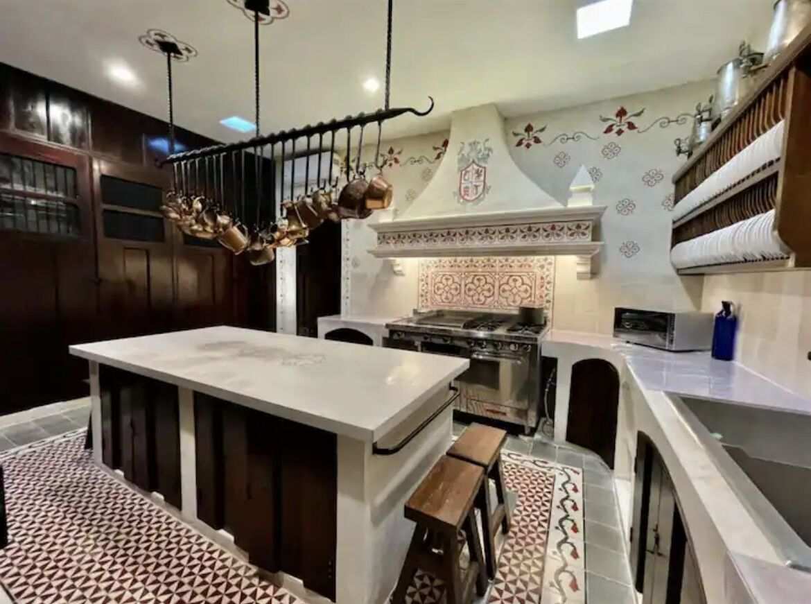 Romantic Yucatan restored home with pool & professional kitchen