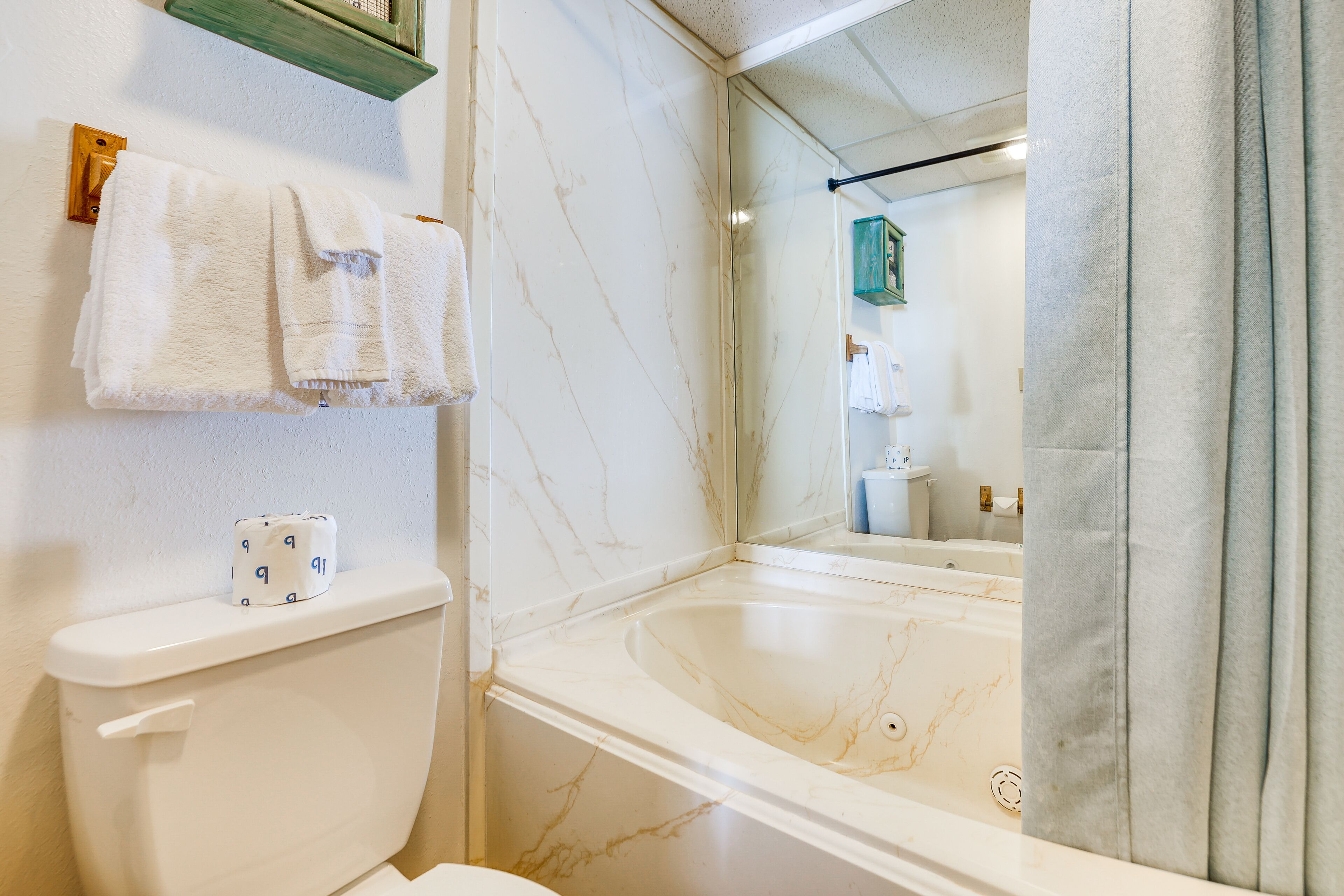 Timberbrook Village Condo: Community Pool, Hot Tub