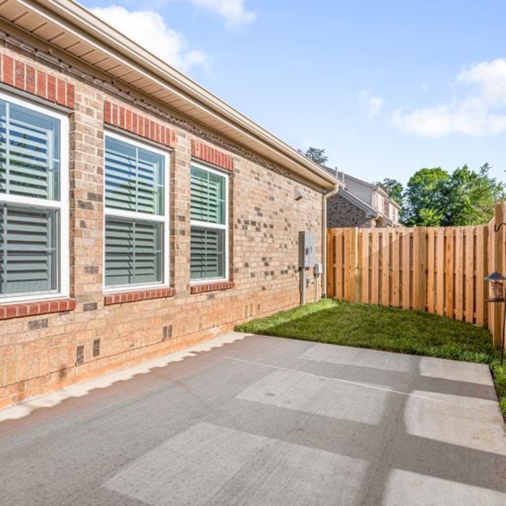 Luxury Townhome Near Everything! 2 miles to Elon University