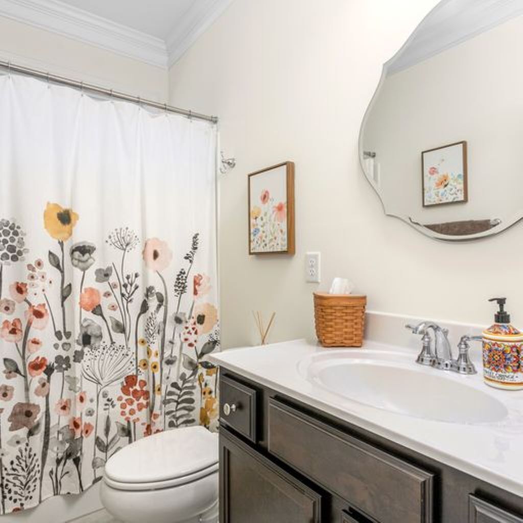 Luxury Townhome Near Everything! 2 miles to Elon University