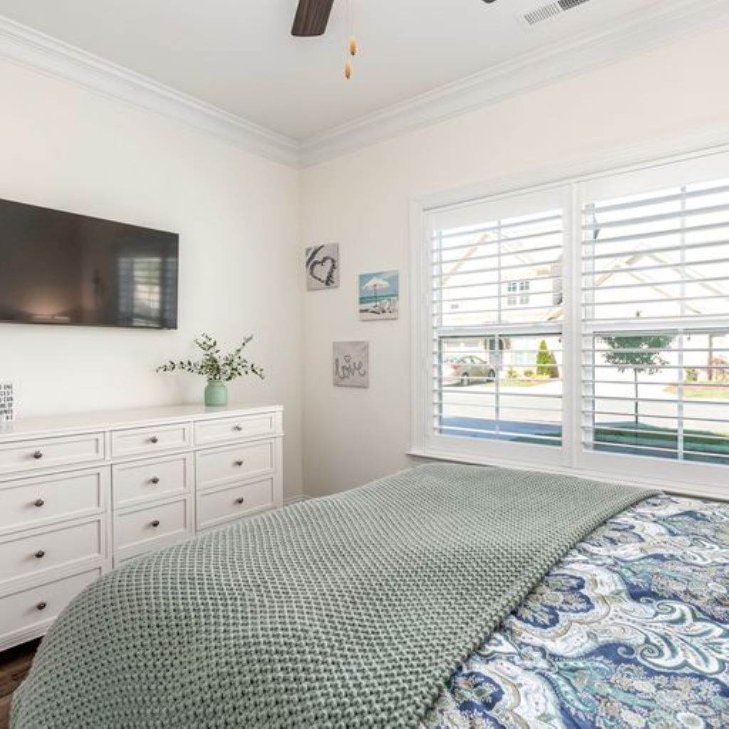 Luxury Townhome Near Everything! 2 miles to Elon University