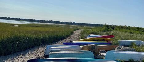 Liegestühle, Strandtücher