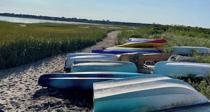 Bright, In-Town Nantucket Cottage + Yard - Walk to Main St.