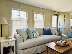 Smart TV, books, stereo - Bright, In-Town Nantucket Cottage + Yard - Walk to Main St. (Nantucket)