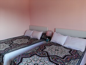 Egyptian cotton sheets, premium bedding, pillow-top beds, in-room safe - Gohar Guest House (Giza)
