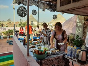 包含每日自助早餐