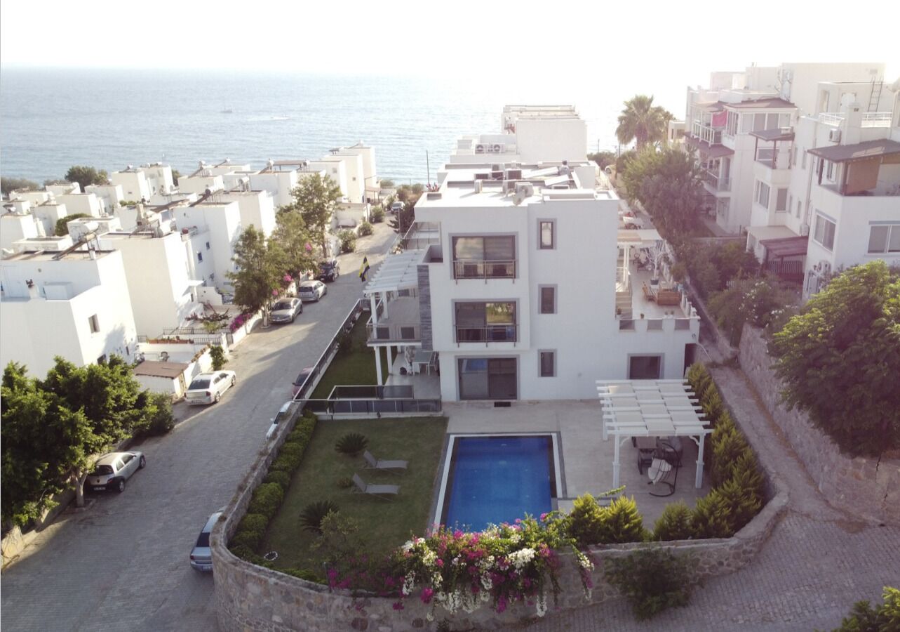 5 minutes from the beach, with swimming pool, garden, panoramic views of the sea and the island of Kos