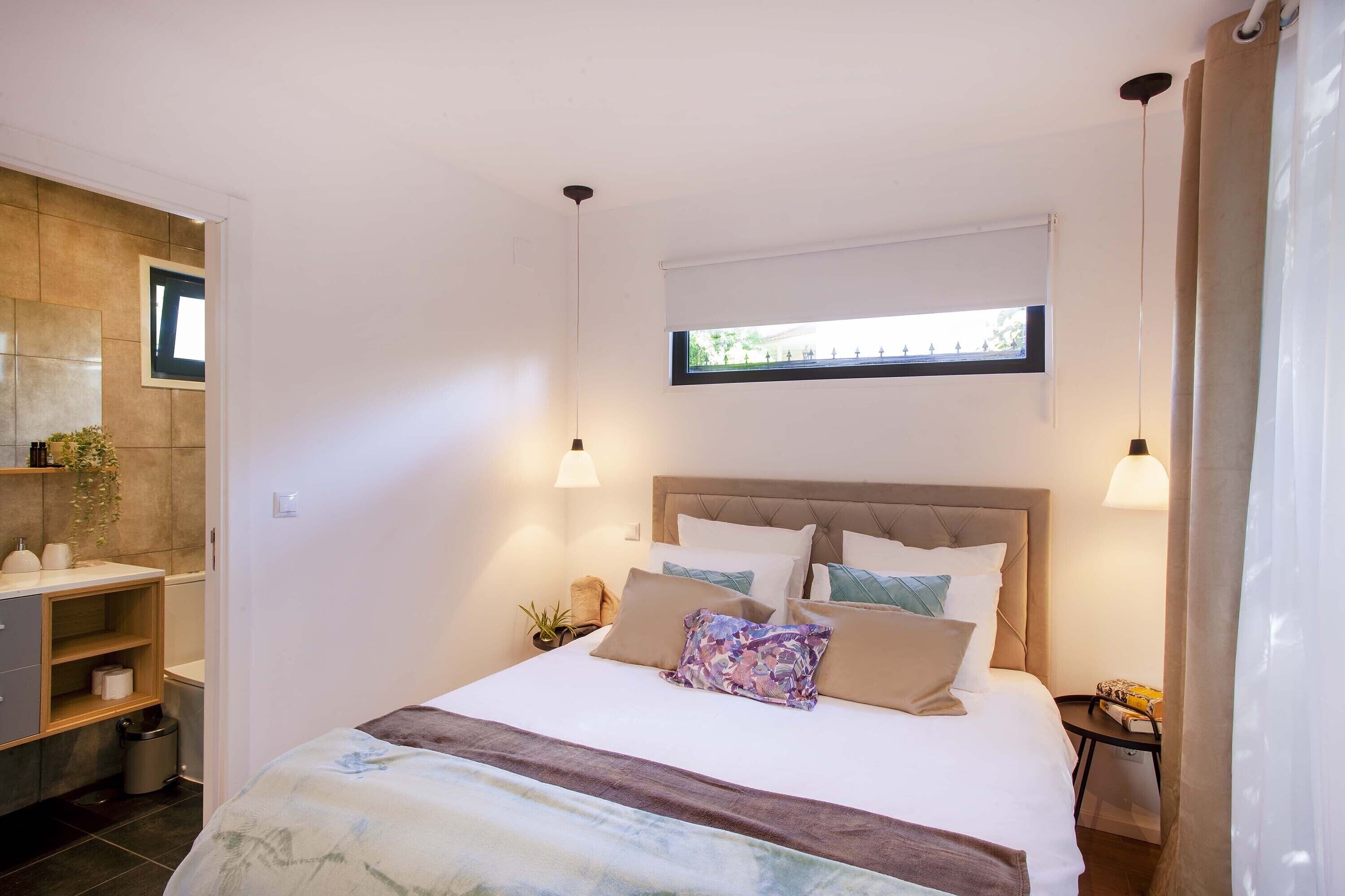 Modern stylish home 10 min. to city center