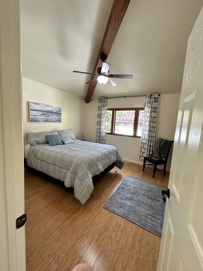 3 室のベッドルーム、アイロン / アイロン台、WiFi、ベッドシーツ