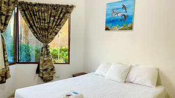Family Room | Egyptian cotton sheets, premium bedding, free WiFi