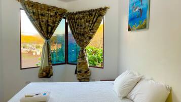 Family Room | Egyptian cotton sheets, premium bedding, free WiFi