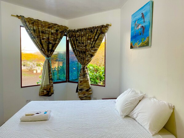 Family Room | Egyptian cotton sheets, premium bedding, free WiFi - Hotel Paraiso del Mar  (Puerto Baquerizo Moreno)