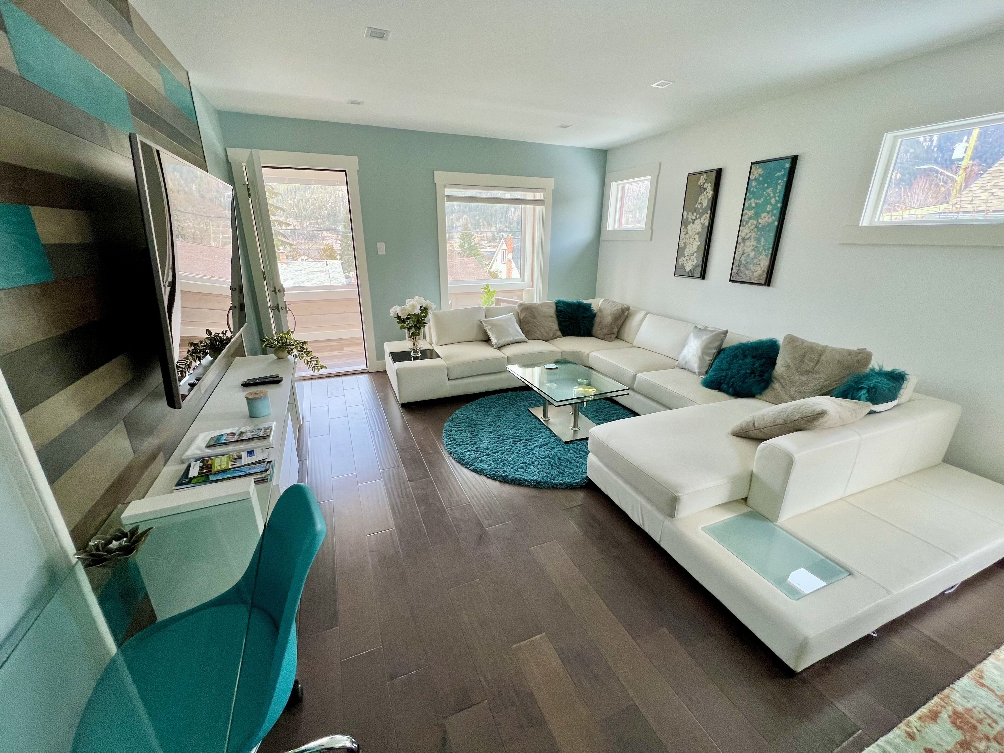 Sunshine 🌞 and Hot tub!