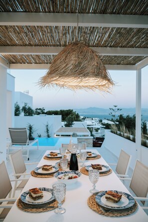 Outdoor dining - SUNSENSES VILL ARIADNE WITH PRIVATE POOL (Paros)
