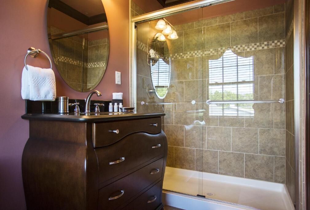 Gatsby Queen Luxury Suite with view of horse paddocks