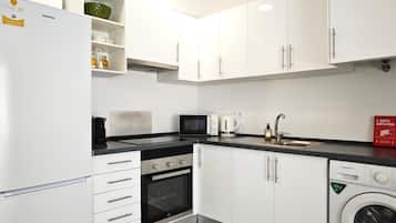 Réfrigérateur, micro-ondes, four, cafetiÚre/bouilloire