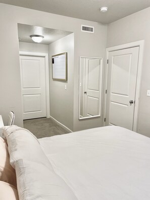 2 bedrooms, iron/ironing board, WiFi, bed sheets - Beautiful 2 bdrm apartment near Cottonwood Canyon (Midvale)