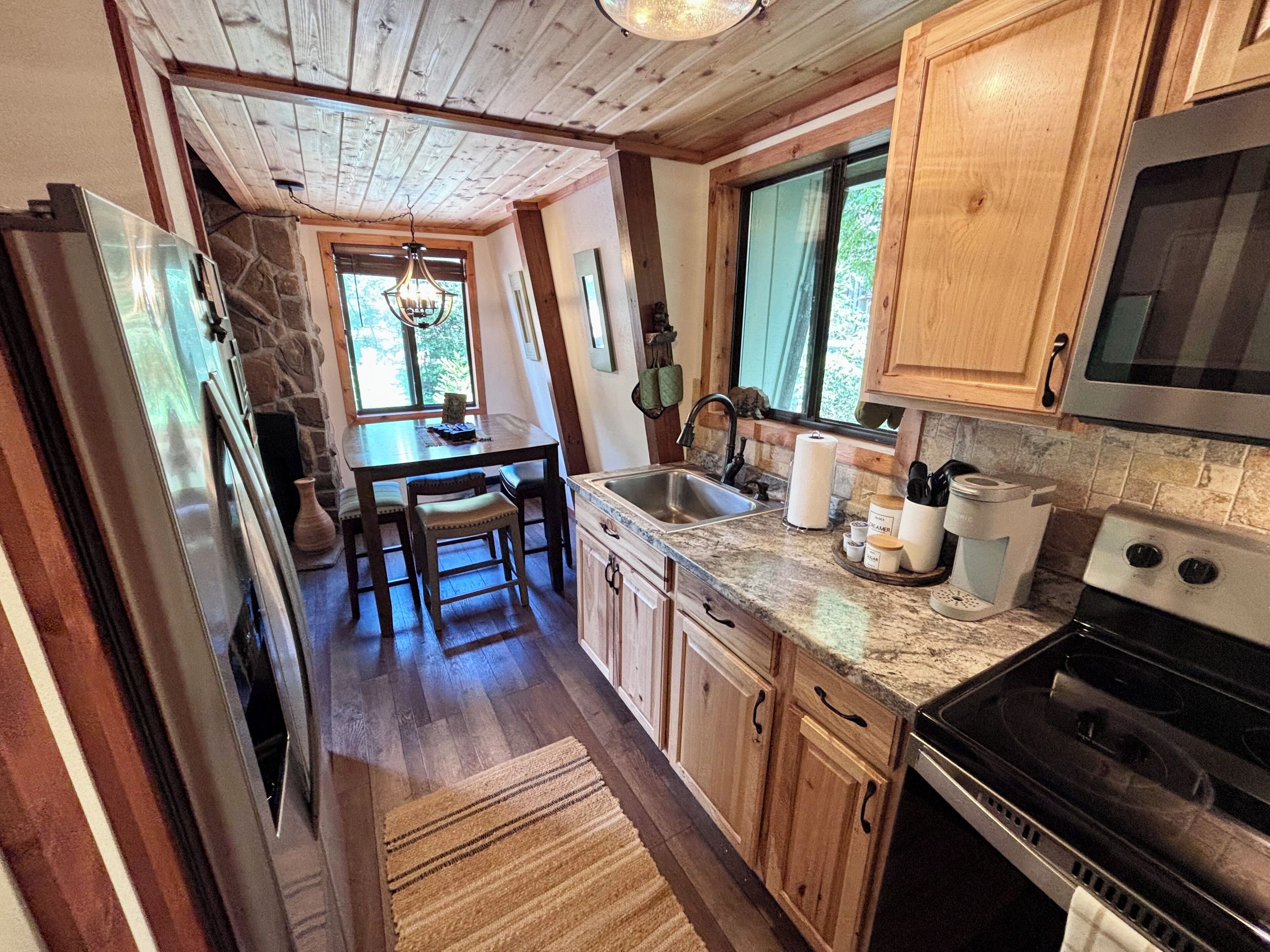 Coffee/tea maker, fridge, microwave, oven