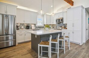 冰箱、微波炉、烤箱、炉灶