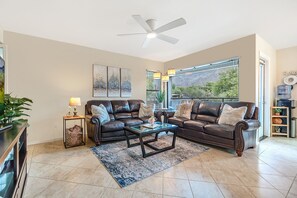 Smart TV, fireplace, DVD player, books - Your Stress-Free Tucson Escape + Pools, Spas, Golf, Hiking & Relaxation (Tucson)