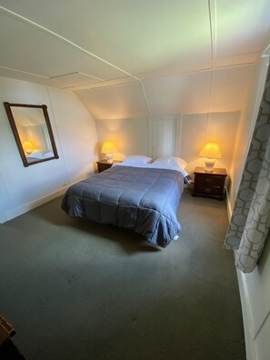 2 bedrooms, bed sheets - Rock House (Meeker)