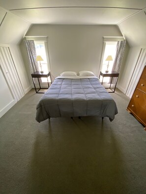2 bedrooms, bed sheets - Rock House (Meeker)