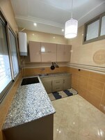 Frigobar, micro-ondas, fogão, chapa