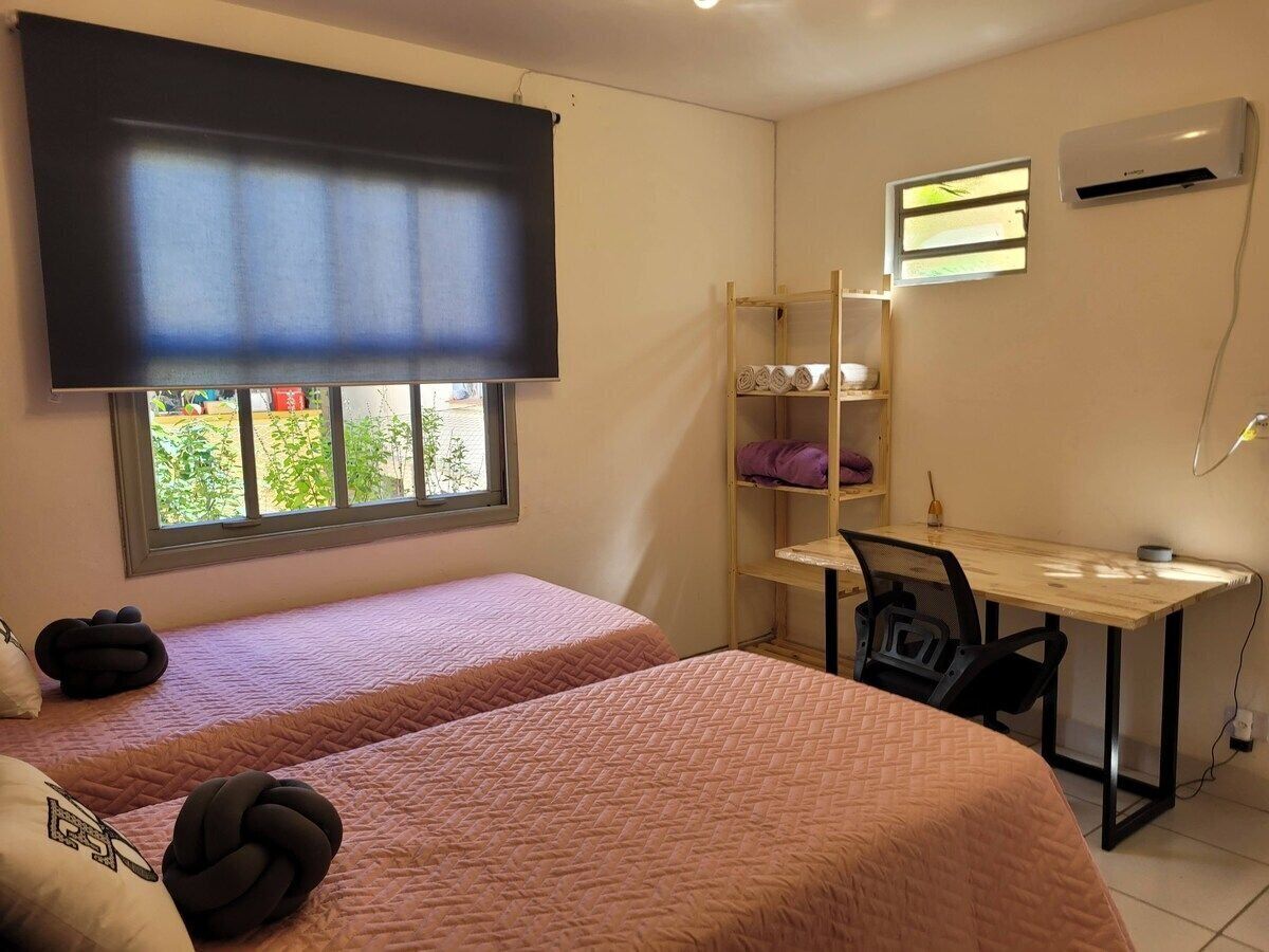 Individuelt dekorert, individuelt innredet og skrivebord